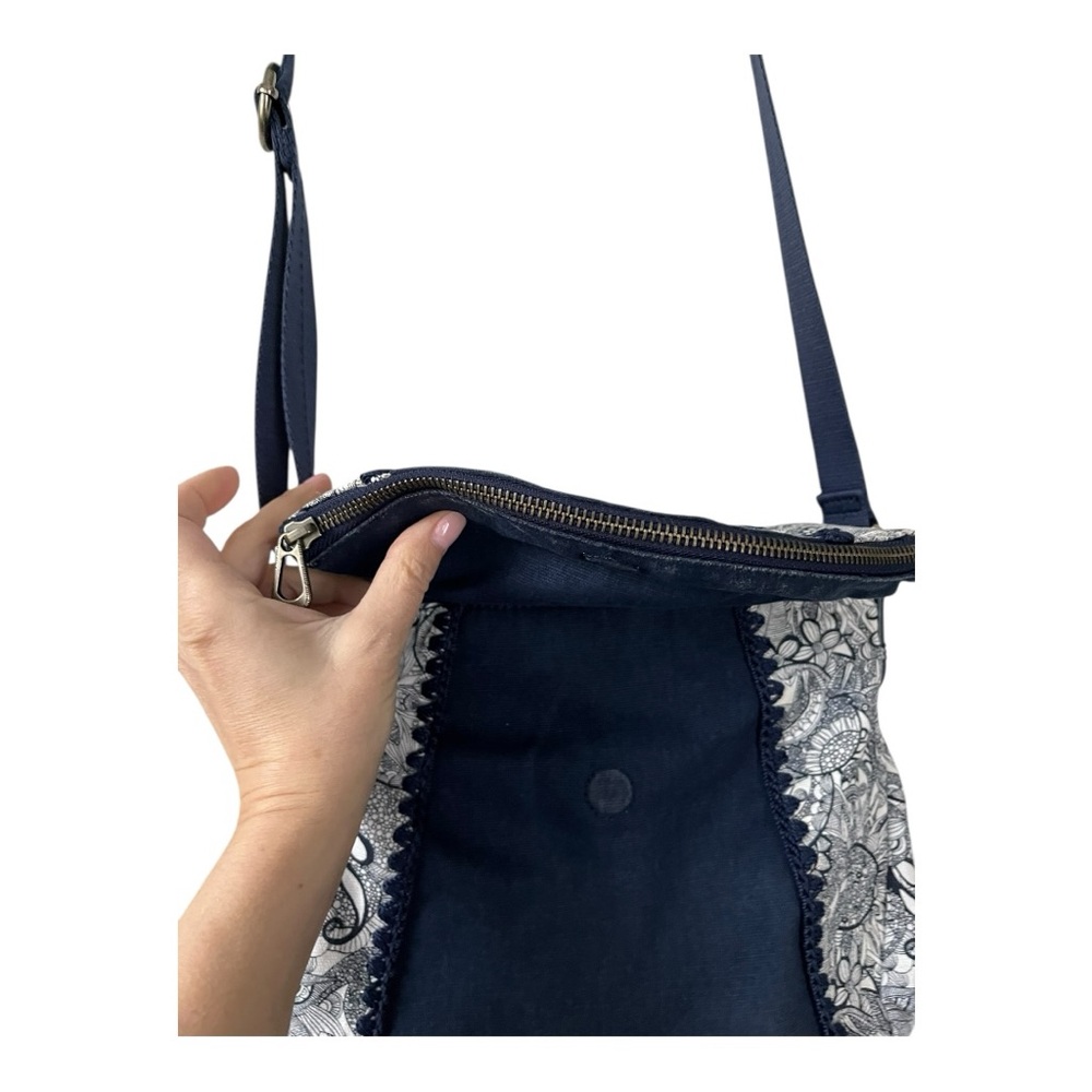 Sakroots crossbody bag with adjustable strap - Picture 5 of 16